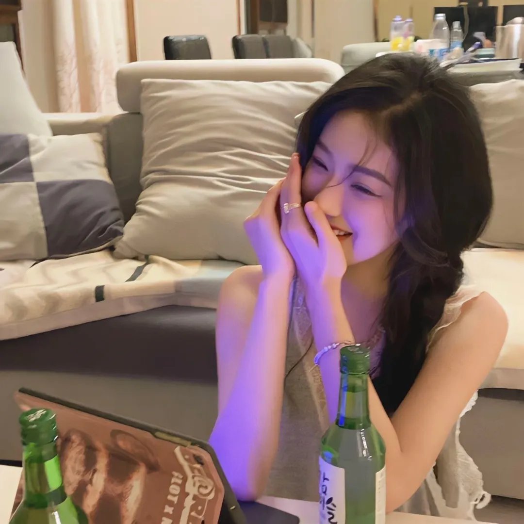 卡美娜万岁 海报